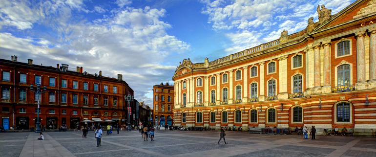 NahÃ©ma nous parle de sa belle ville de Toulouse