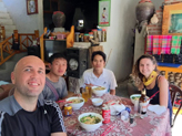 Repas du midi avec notre guide Giang et notre cuisinier-porteur T�i