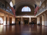 Dans Ellis Island, incontournable muse !