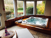 Pause jacuzzi à la maison d'hôtes